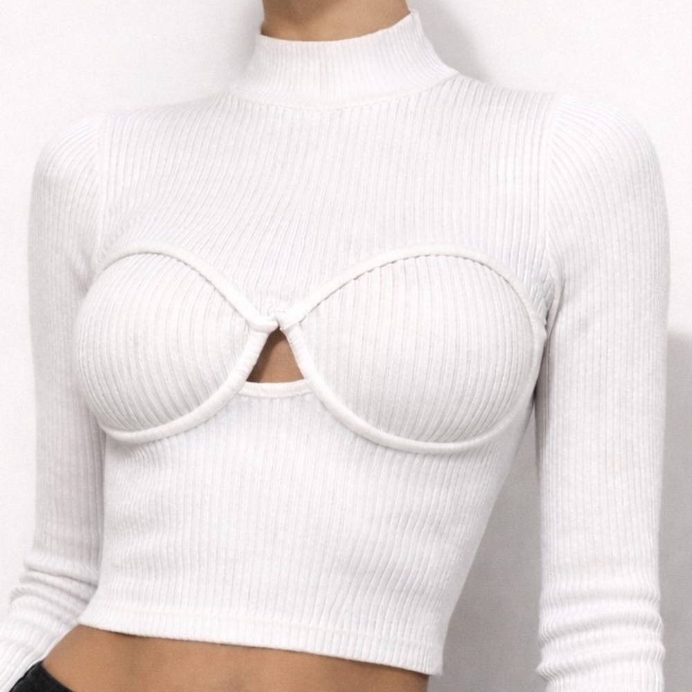 Boutique White Ribbed Long Sleeve Knit Crop Top